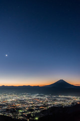 富士と夜景と夜明け前
