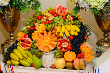 Sliced fruits arrangement