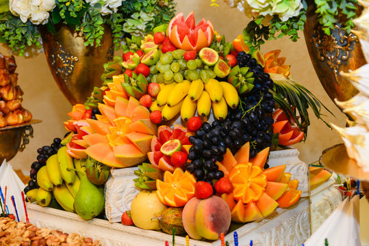Sliced fruits arrangement