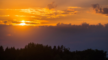 Obraz premium Beautiful sunset with spectacular clouds near Ramsdorf - Bavaria - Germany