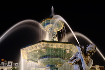 fuente y noche