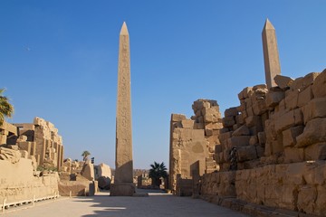 Ägyptischer Tempel mit Obelisken