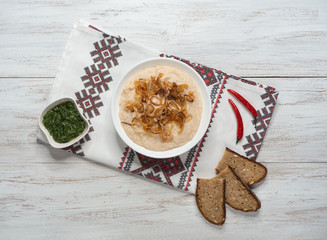 Moldovan snack Fasolita, mashed beans with caramelized onions. 