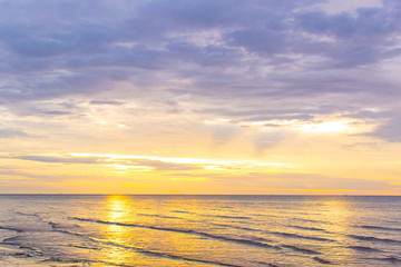 The sun began to rise from the sea in the morning.