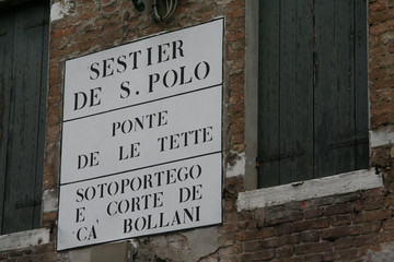 Venice, typical road sign called "nizioleto"