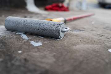 Paint roller, insulating the roof of the building