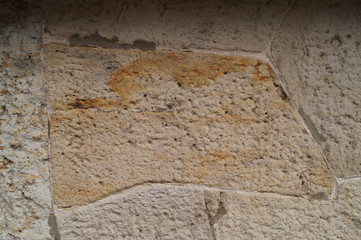 Stein in Sandsteinmauer
