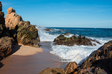 Fototapeta na wymiar sandy beach with rocks II