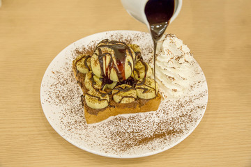 Nutella banana French Toast with ice-cream, sprinkle with cocoa powder.