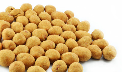 Fototapeta na wymiar peanut isolated / Roasted salted peanuts on white background - baked dry of peanuts for snack