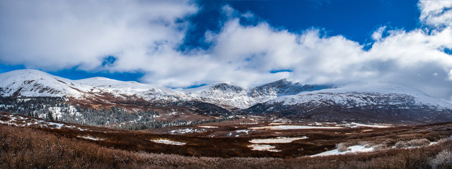 Fototapeta na wymiar A Beautiful Panoramic Landscape of the Colorado Rocky Mountains