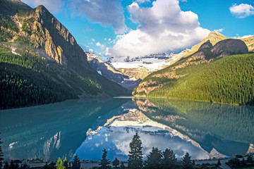 Tranquil Lake Louise with Victoria Glacier in the Background, Lake Louise, Banff National Park, Alberta - obrazy, fototapety, plakaty