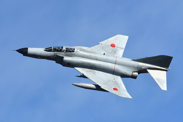 Fototapeta na wymiar 航空自衛隊 F-4EJファントムⅡ 機動飛行