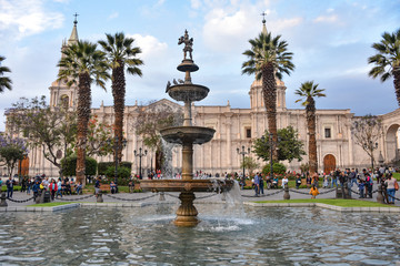 Fototapeta na wymiar Views of the Plaza de Armas, Basilica Cathdral and colonial buildings in Arequipa, Peru