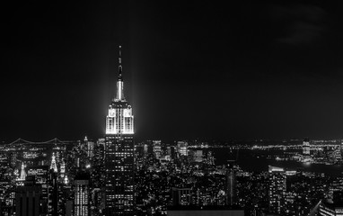 Fototapeta na wymiar Empire State Building lit up in the inky night