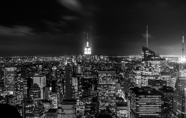 Obraz na płótnie Canvas Looking towards the Empire State Building by night