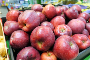 Fresh beautiful red big apples in the store in boxes.