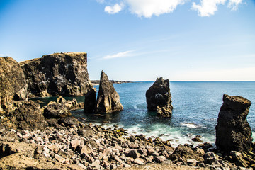海と岩と崖