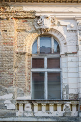 Fototapeta na wymiar Street windows in Pecs 