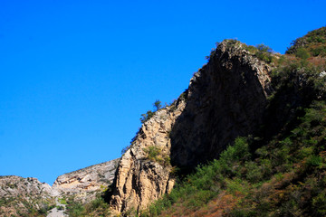Fototapeta na wymiar Mountains under the blue sky