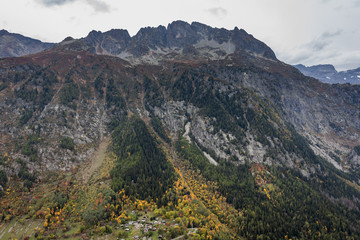 Fototapeta premium Die wunderschöne Welt des herbstlichen Wallis - Schweiz