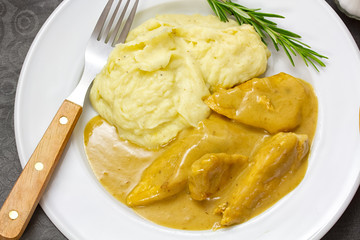 chicken with cream and mashed potatoes