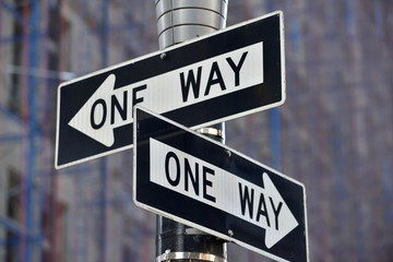One way street sign n Manhattan - obrazy, fototapety, plakaty