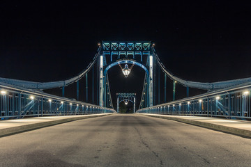 Fototapeta na wymiar Drehbrücke in Wilhelmshaven bei Nacht