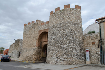 Fototapeta na wymiar the villa gate in the ancient wall of Olmedo in Valladolid