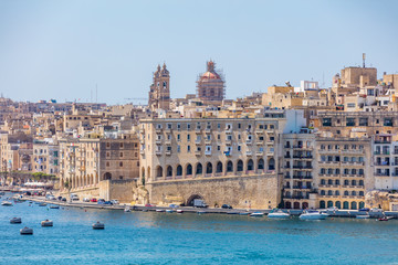 Fototapeta na wymiar An Valletta's Ufer