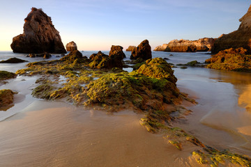 Piękne słoneczne Wybrzeże Portugalii , klify,Algarve, Portimao 