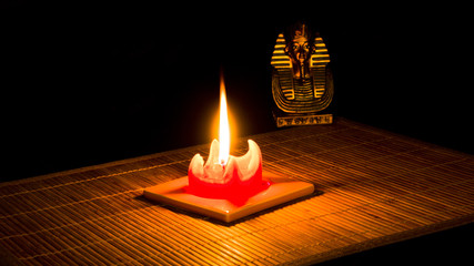 Statue of Tutankhamun lit by a candle