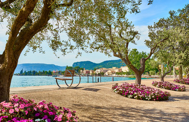 Lake Garda with nice walkways and beaches at Bardolino in Italy - obrazy, fototapety, plakaty