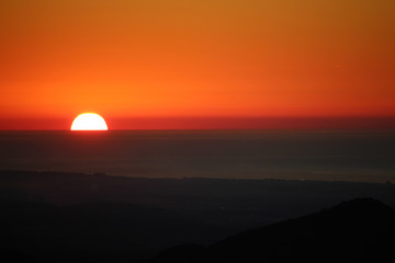 AMANECER EN LA MONTAÑA