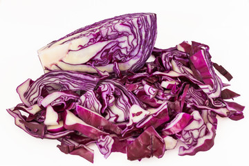 Obraz premium Chopped red cabbage and a quarter head. Isolated.