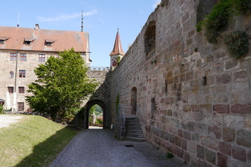 Fototapeta na wymiar Burgmauer mit Tor Burg Abenberg