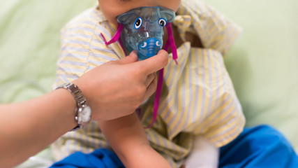 inhalation mask to RSV boy patient