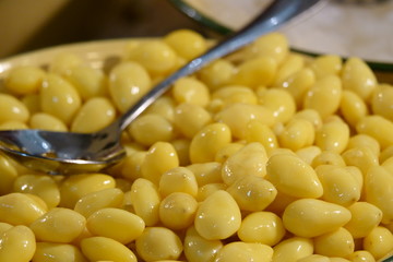 Kind of Chinese dessert. Brown beans. China as a dessert. There are many of the common bean, lotus persimmon jelly millet flour boiled with sugar