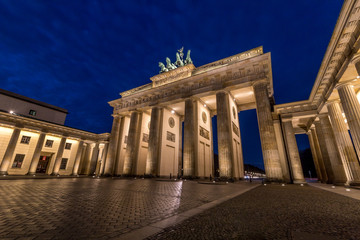 Beleuchtetes Wahrzeichen von Berlin bei Nacht