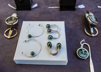 BIJOUX NACRE ET PERLES
