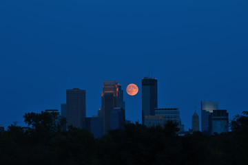 Fototapeta na wymiar A Minneapolis fall moon night