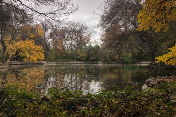 Lago reflejando el cielo