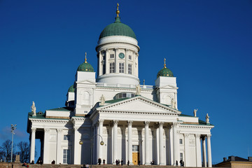 Fototapeta na wymiar The cathedral of Helsinki cathedral in front of blue sky