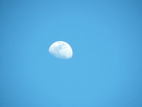 moon in the day 