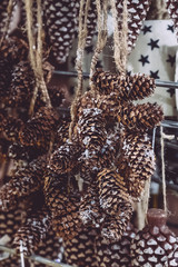 Pommes de pin décoratives pour sapin de Noël