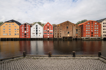 Speicherh&auml;user am Fluss Nidelv in Trondheim
