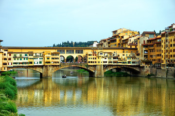Fototapeta na wymiar Bridge Ponte Vecchio in Florence