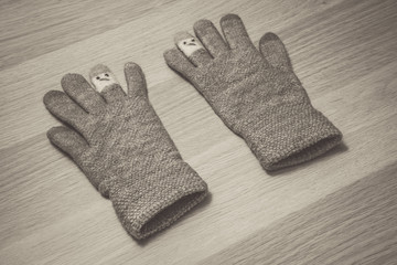 Knitted winter gloves