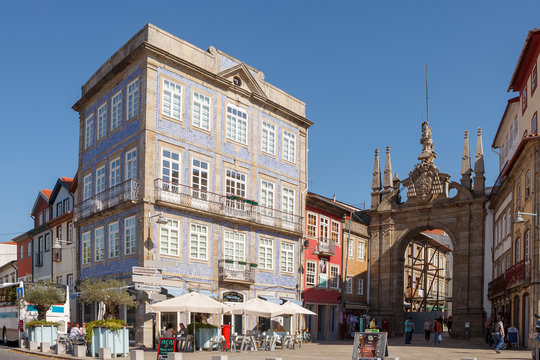 Arco da Porta Nova