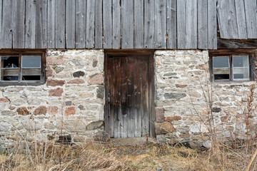 Fototapeta na wymiar old barn door